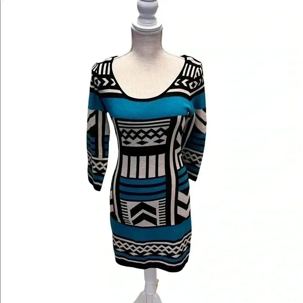 NWT•WOMEN’S PAPAYA LONG SLEEVE SWEATER DRESS•SIZE MEDIUM•GREEN/BLK/WHITE•